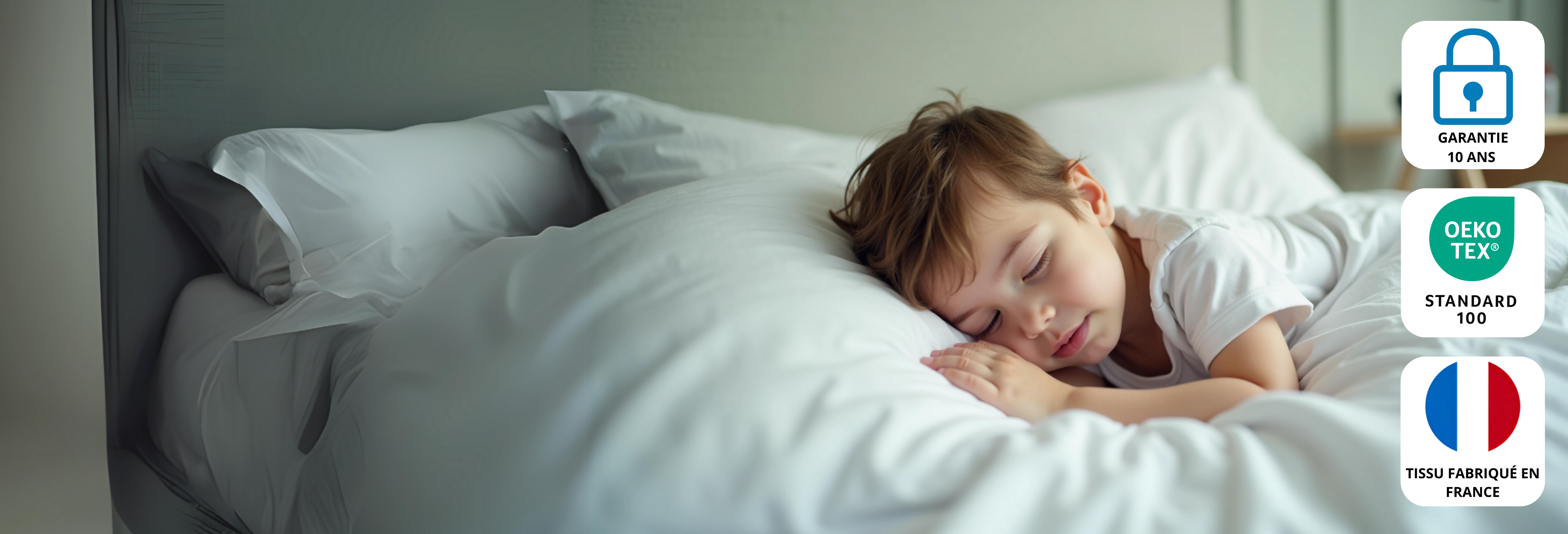 Un enfant qui dort sur une Housse anti acariens, garantie 10 ans, oek-tex, tissu français